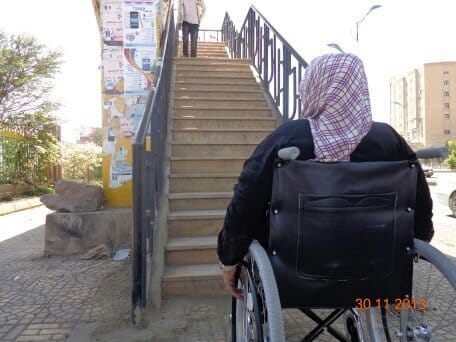 صورة لمرأة من ذوي الإعاقة الحركية